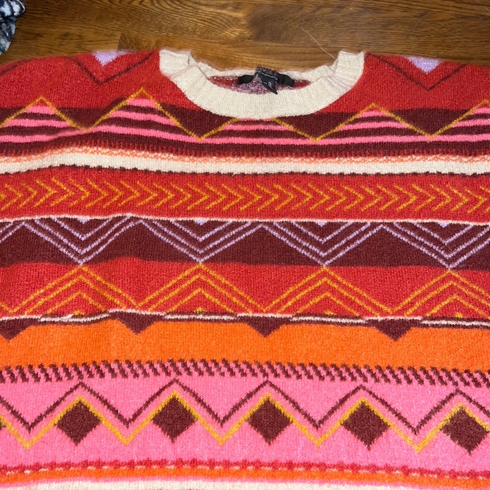 really cozy and bright sweater very stretchy and chic